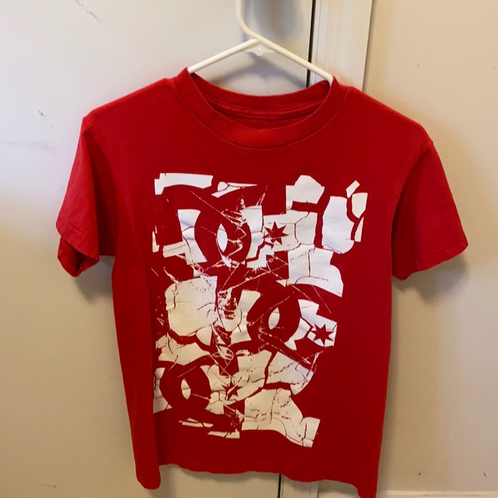 DC Brand Short Sleeve Graphic Tee Size Small